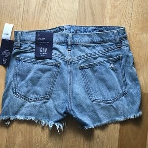 GAP high rise 3” button up short